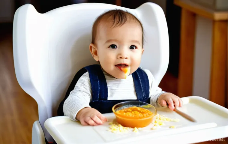 아기와 고체 이유식 시작 - **Prompt:** A heartwarming, brightly lit scene of a happy baby, around 6-8 months old, sitting uprig...
